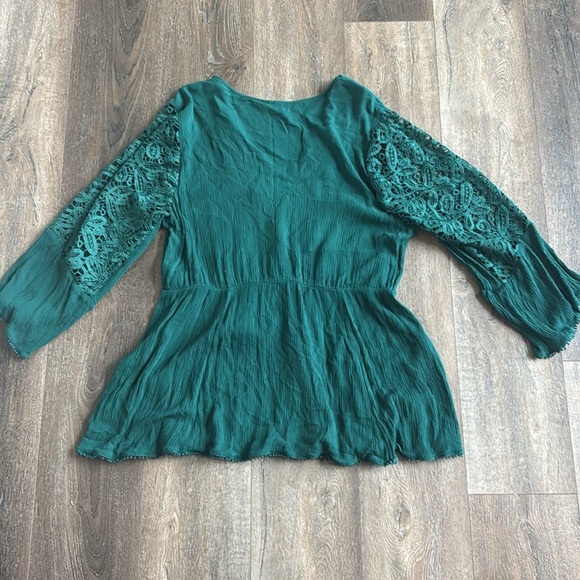 Torrid Babydoll Crinkle Gauze Lace Detail Top, green. Torrid size 2 (2X). - Picture 7 of 8